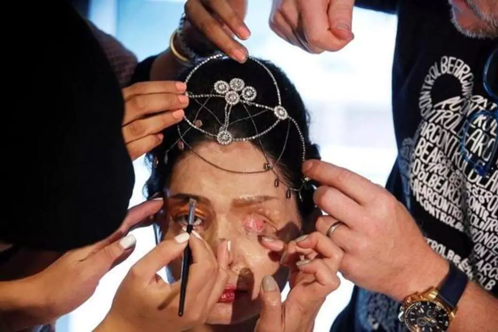 Acid Attack Survivor Reshma Qureshi Walks Ny Fashion Ramp