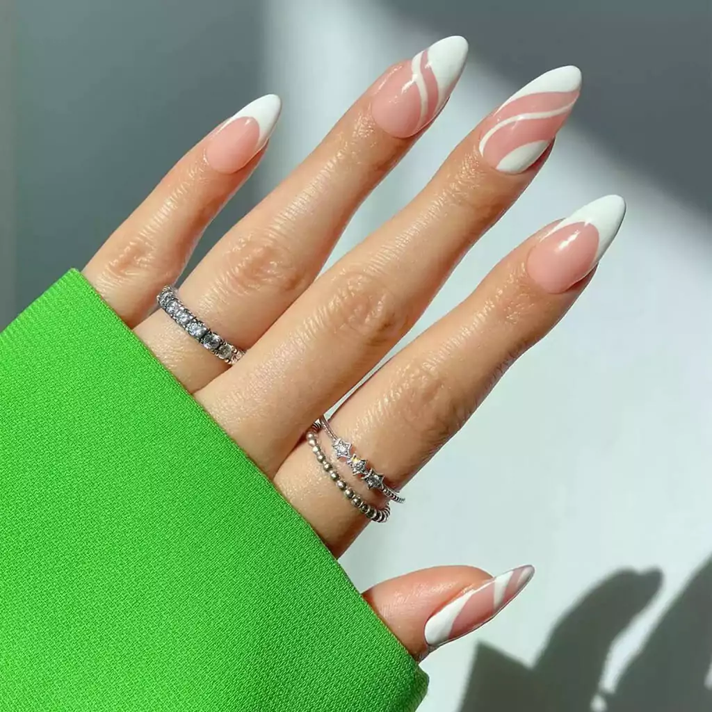 short almond shaped nails
