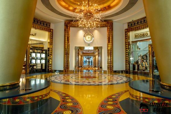 worlds most luxurious hotel - Burj Al Arab Dubai lives up to hype